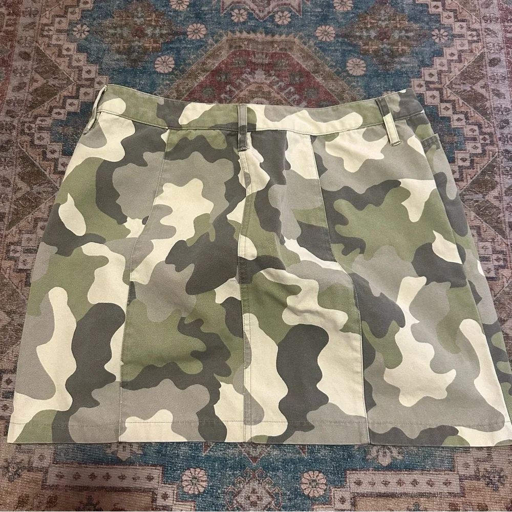 Y2K (2001) Old Navy camo skirt size 10 - Picture 6 of 6